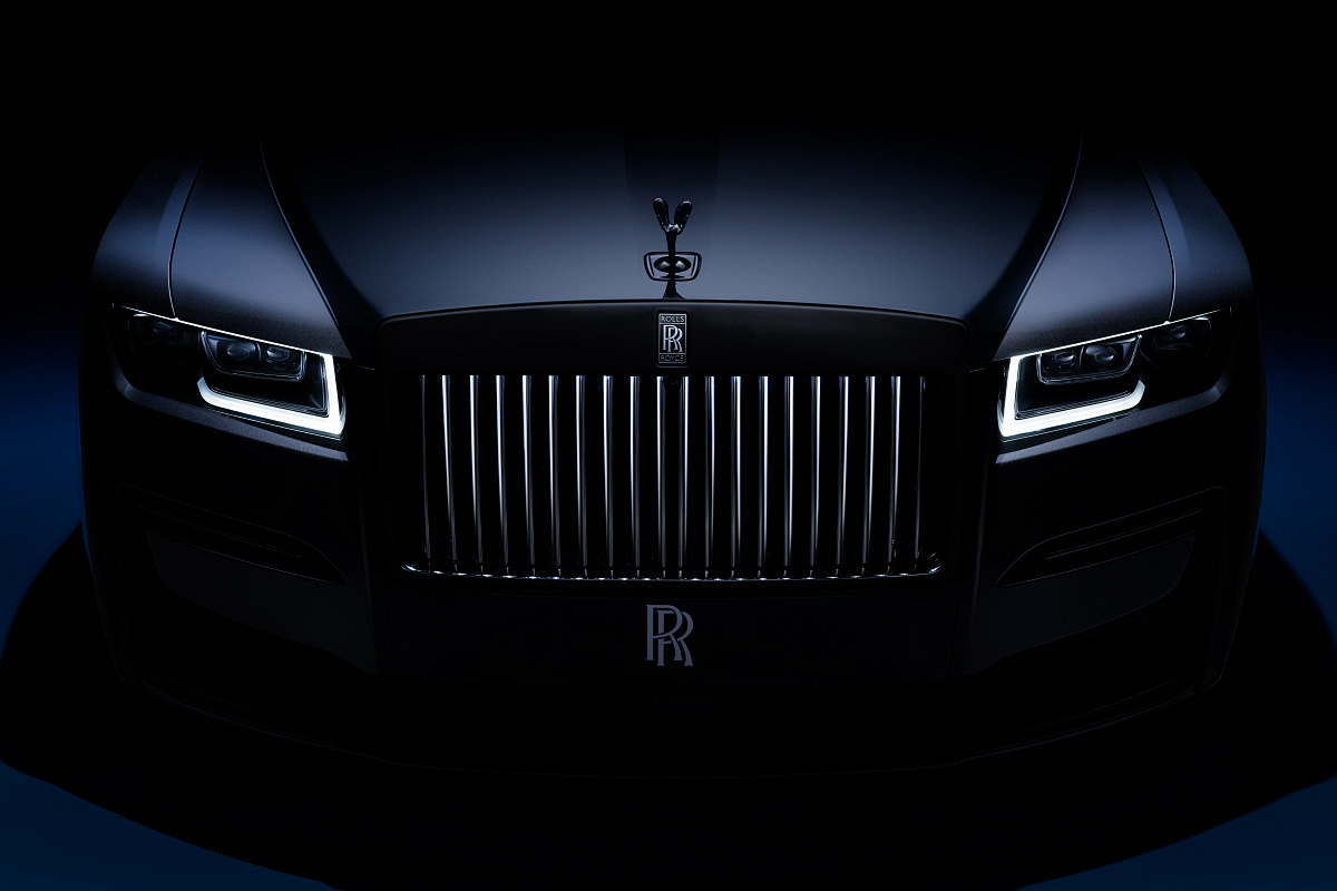 ROLLS-ROYCE BLACK BADGE GHOST: ЧИСТЕЙШЕЕ ВОПЛОЩЕНИЕ ДУХА BLACK BADGE