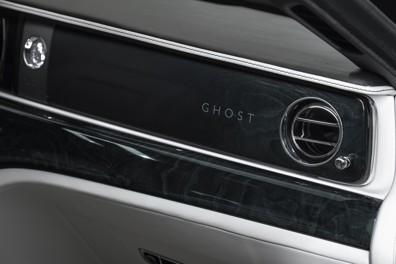 Купить Rolls-Royce Ghost c пробегом Черный бриллиант/серебристый по ...