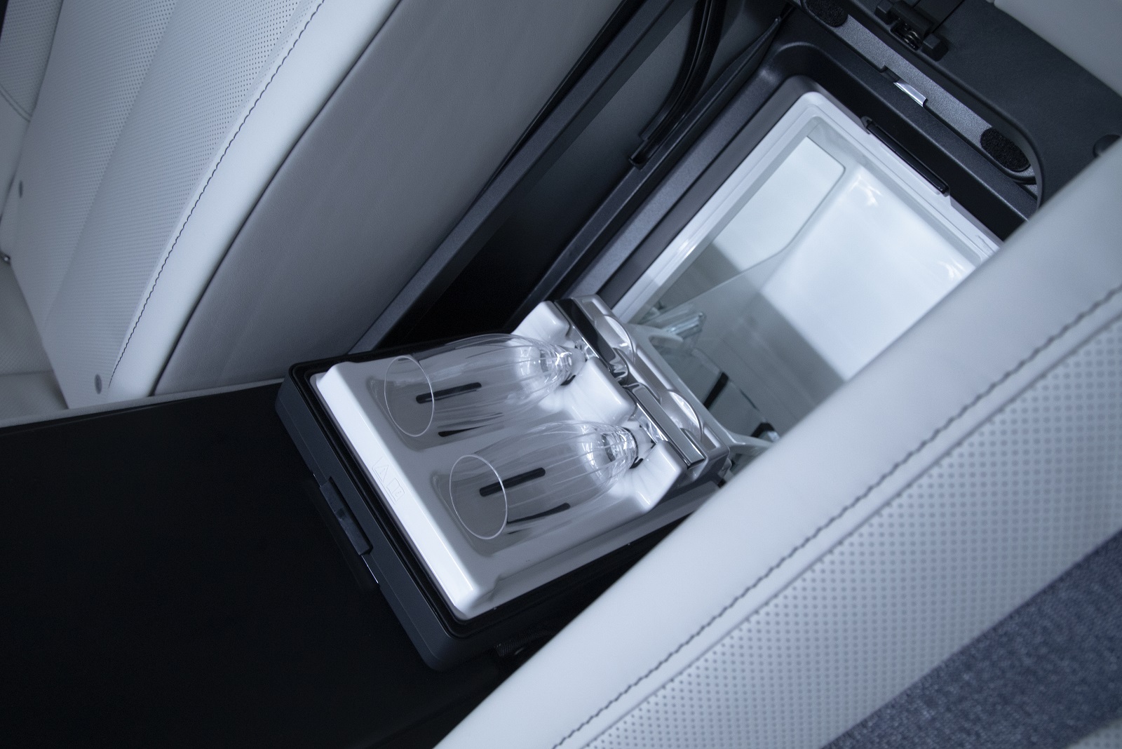 Купить Rolls-Royce Ghost c пробегом Черный бриллиант/серебристый по ...