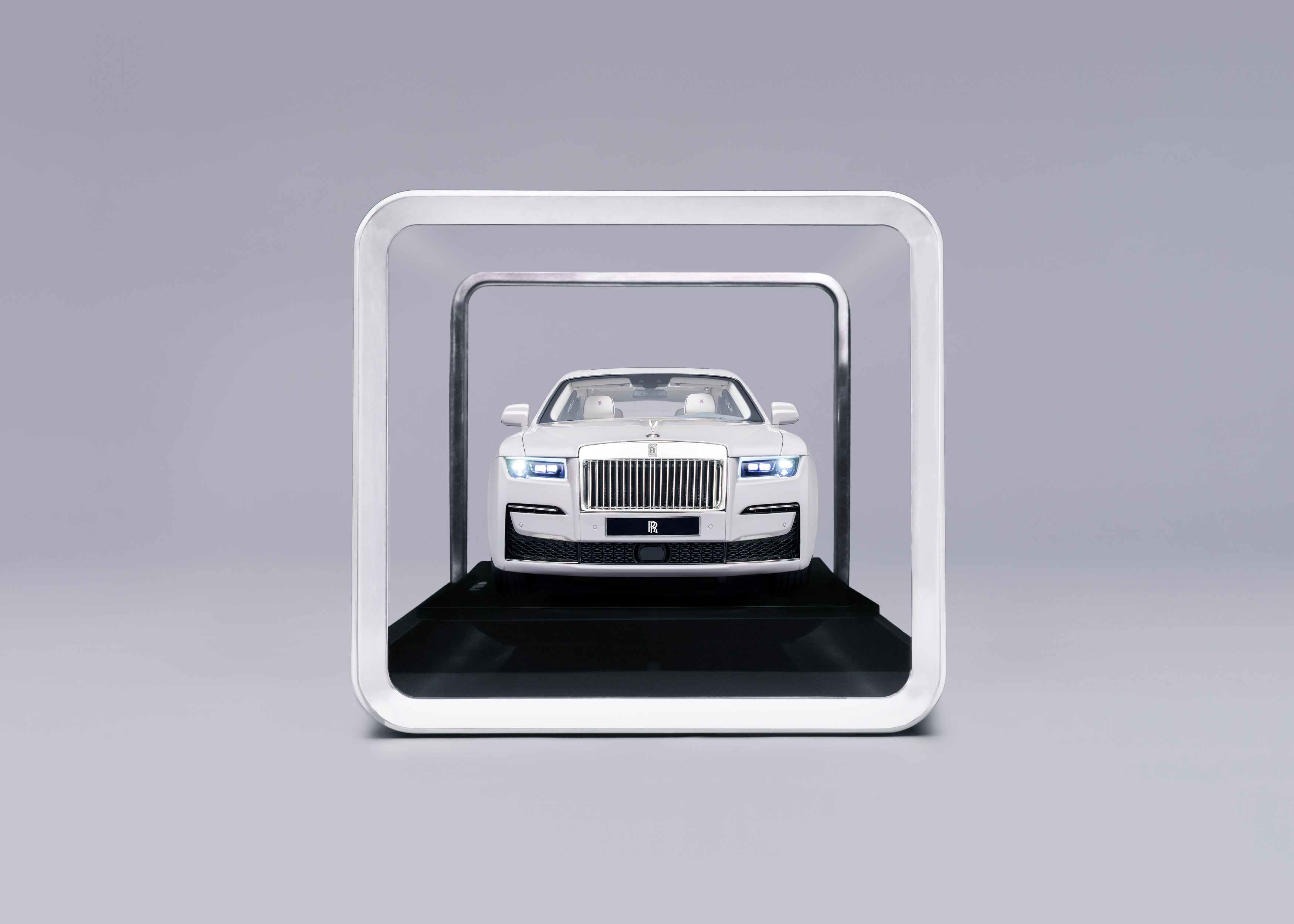 СОВЕРШЕНСТВО В ЛЮБОМ МАСШТАБЕ: МОДЕЛЬ ROLLS-ROYCE GHOST 1:8