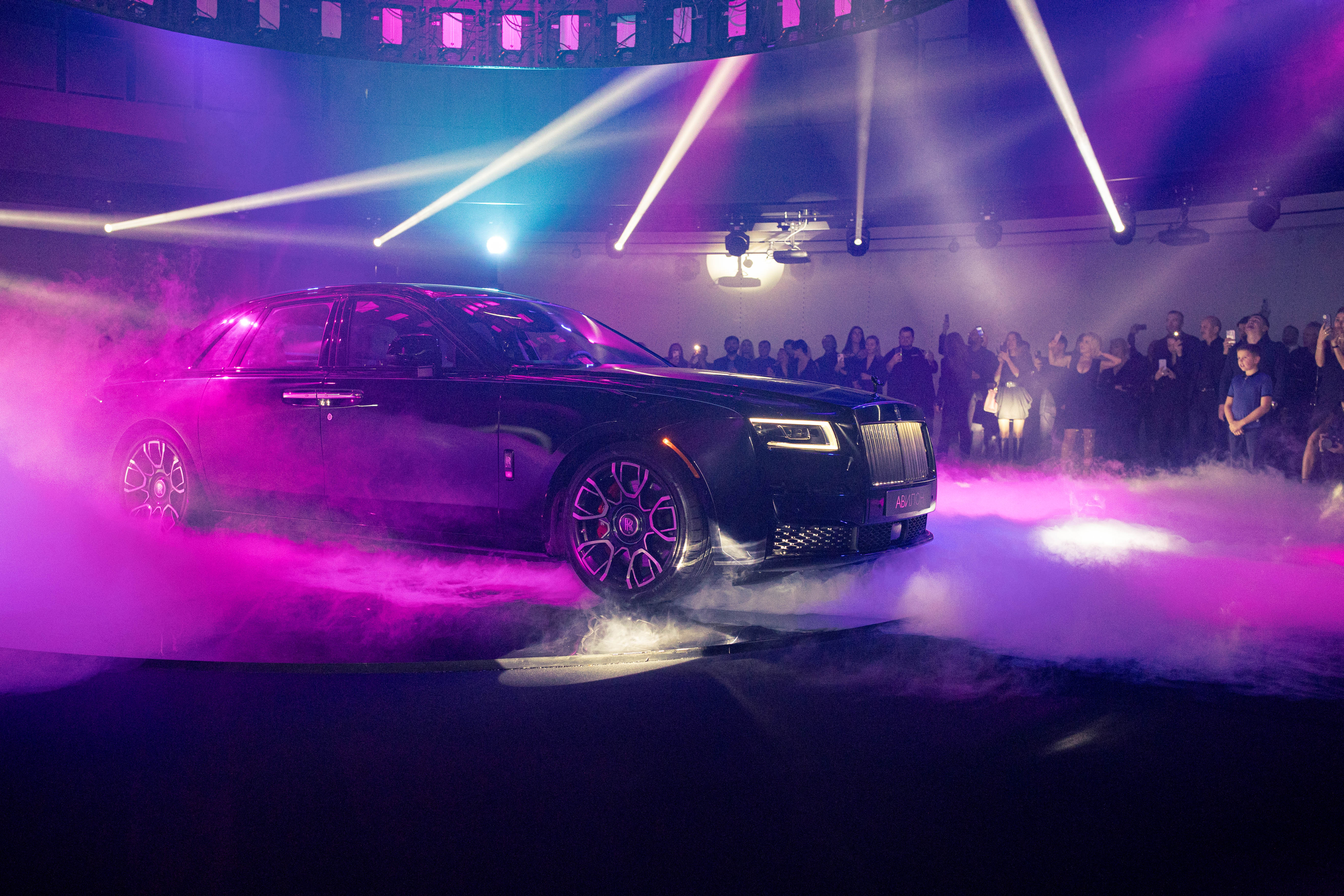 Самая грандиозная премьера нового Rolls-Royce Black Badge Ghost